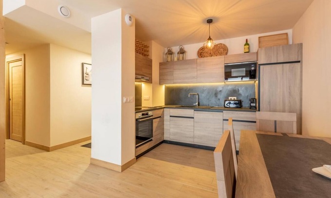 Arc-1600 Apartment | 50m from ski slopes, 5th floor, fitness, swimming pool, sauna, hammam, terrace, parking, tv