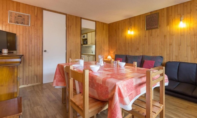 Plagne Centre Apartment | 50m from ski slopes, 2nd floor, view ski slopes, balcony, tv, 50m², La Plagne