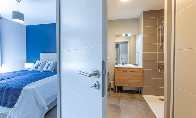 Plagne Centre Apartment | 50m from ski slopes, 5th floor, view resort, balcony, parking, tv, ski locker, 55m², La Plagne