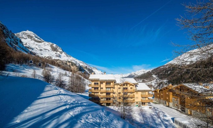 Les Boisses Apartment | 50m from ski slopes, 7th floor, fitness, swimming pool, sauna, hammam, balcony, tv, ski locker