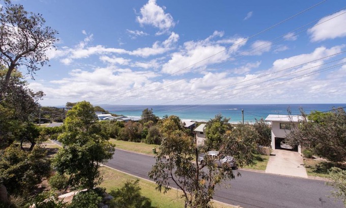 Point Lookout House | 52 Tramican Street