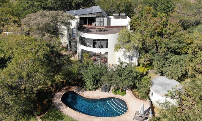 Victoria Falls House | 528 Victoria Falls Guest House