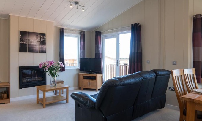 Mullacott House | 54 Meadow View Lodge - 3 Bed-Sleeps 6-TJS54MV