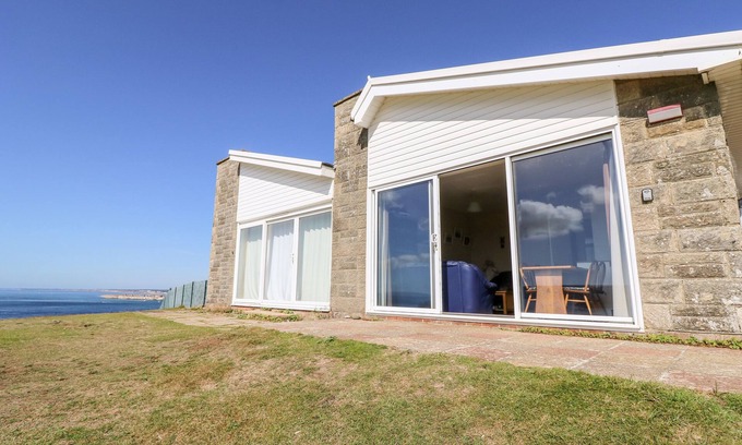 Freshwater Cottage | 57 CLIFF END, family friendly in Freshwater