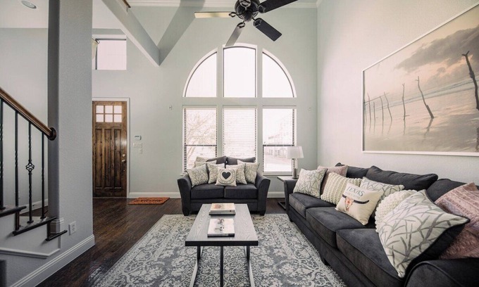 Legacy Town Center North House | 5788 Robbie Rd · Driem House Chic + Legacy Shops Walkable