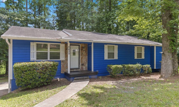 Church Street House | 5BD/2BTH Home Near Hartsfield Jackson Airport