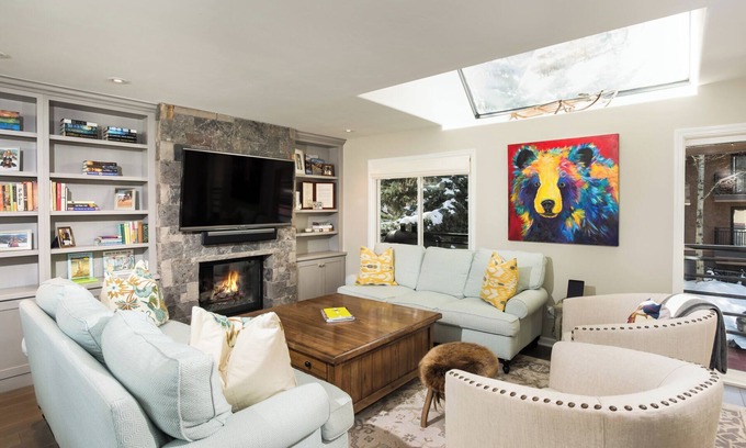 Aspen Condo | 5BR/2.5BA LUXURY CONDOMINIUM - SLEEPS 8 - ASPEN - CENTRAL CORE