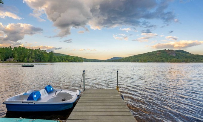 Greenwood House | 5br/2ba Lake & Ski House w/Waterfront & Hot Tub