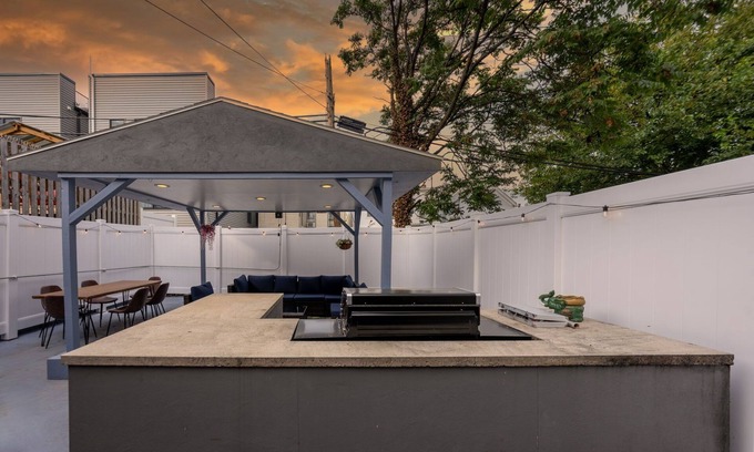 The Heights House | 5BR 3BTH House, Steps to Bars,Dining,NYC Access+GameRm+Backyard w/BBQ+parking