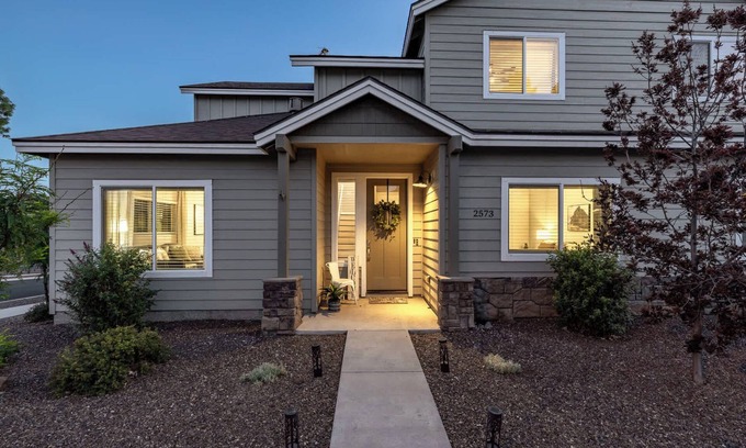 Flagstaff House | 5BR Cabin Near Downtown w/Hot Tub & Firepit
