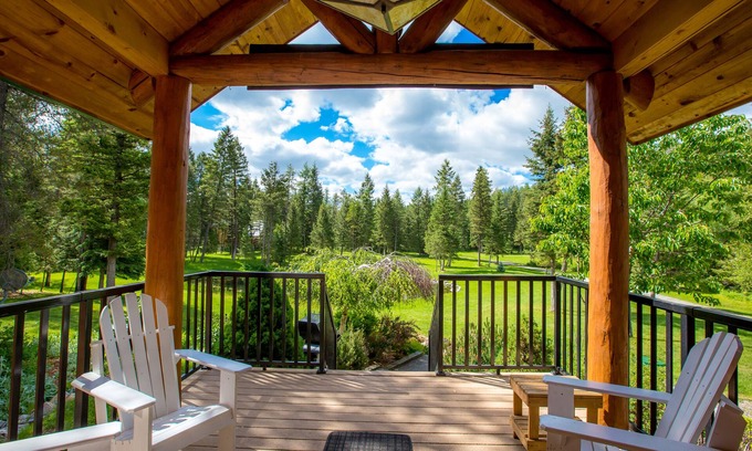 Whitefish House | 5BR House sleeps up to 14-Large yard, Grill, Firepit , Pets, near Glacier Park!