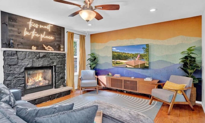 East Stroudsburg House | 5BR | Movie Theater+Poker+Arcade+Fire Pit+Jacuzzi