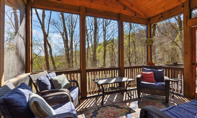 Ridges Over the Lake Cabin | 5BR, Near Lake Blue Ridge+Hot Tub+ Games+Fire pit