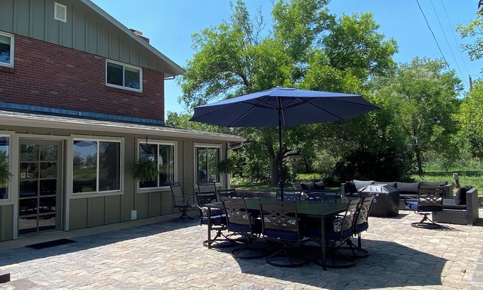 Broomfield House | 5BR Peaceful Farmhouse on 2+ acres - Private hot tub & cozy firepit