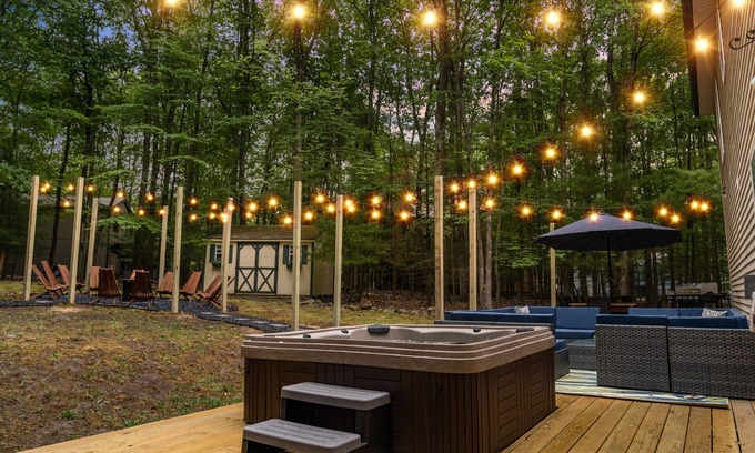 East Stroudsburg House | 5BR Private Poconos! Hot Tub, Fire Pit, Jungle Gymn