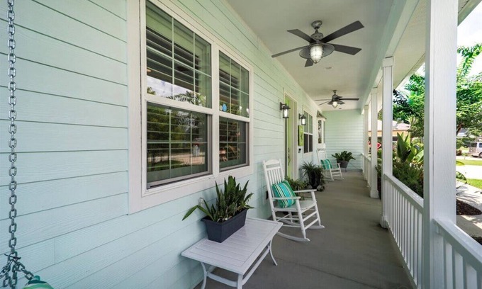 Palm Harbor House | 5BR Retreat | Heated Pool, Spa, Bikes, Views!