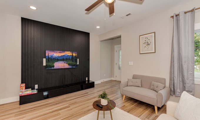 Charlotte House | 5BR Retreat With Hot Tub – Near Uptown & Airport!