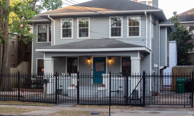 Neartown House | 5BR The Hera! Luxury Mansion in Montrose w/Pool!