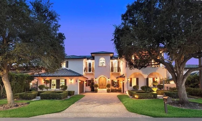 East Fort Lauderdale House | 5BR Waterfront Villa | Pool, Spa & Outdoor Dining