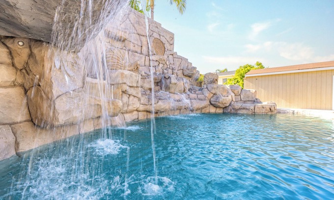 Northwest San Pedro House | 5br/Waterslide/Sunken Firepit/Pool/Arcade/Billiard/Gym/Massage Chair