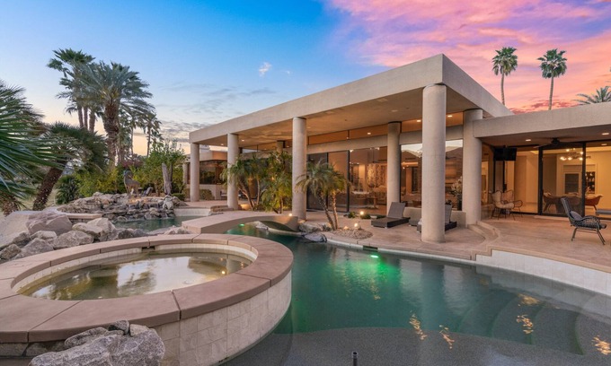 La Quinta House | 6,400+ Square Foot La Quinta Home On PGA Course