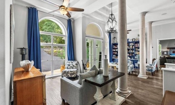 Quitman House | 6 Bedroom 6 Bath sleeps 20 on lake with pool and large game room