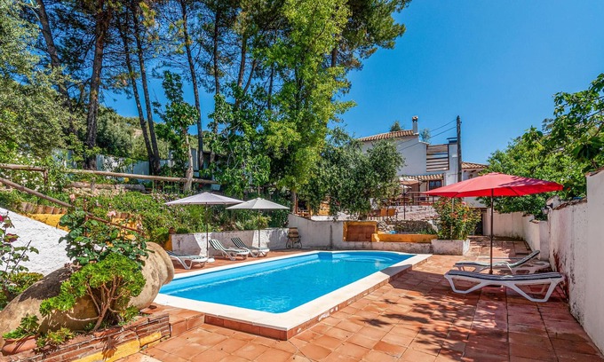 Algarinejo House | 6 bedroom accommodation in Fuentes de Cesna