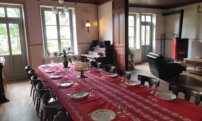 Monthureux-sur-Saone House | 6-bedroom house for up to 15 people