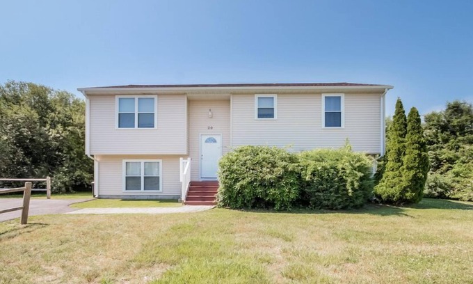 Eastward Look House | 6 Bedroom Home with Central Air in Eastward Look - Walk to Scarborough Beach!