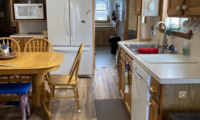 Pellston House | 6 Bedroom House close to Petoskey, Harbor Springs & Mackinaw 350 private acres