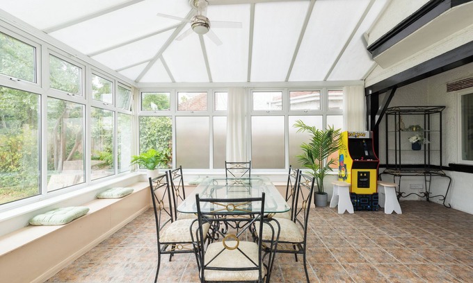 Birmingham House | 6 bedroom house near Edgbaston Stadium