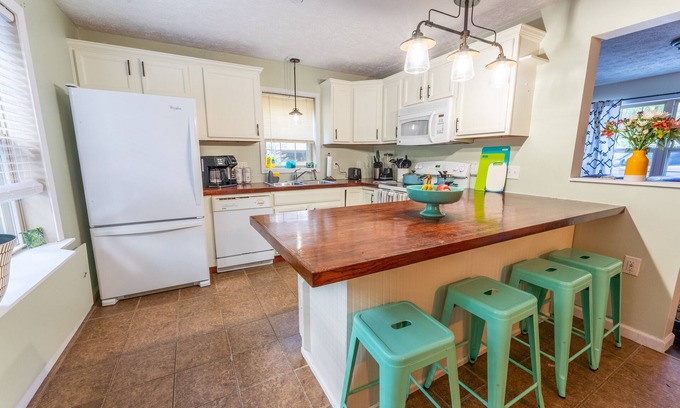 Lake Lure House | 6 Bedroom House + Private Suite, 2 Minutes From Lake With All Amenities
