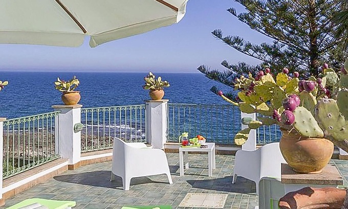 Fontane Bianche House | 6 bedroom pet friendly home in Siracusa