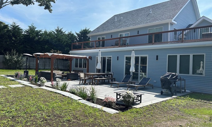 East Hampton North House | 6-bedroom property; walk to East Hampton Village and short drive to beaches
