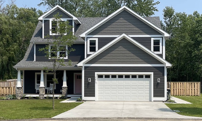 South Haven House | 6-bedroom vacation home just a 5-minute walk to Lake Michigan