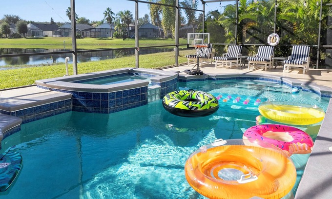 Sunrise Lakes House | 6 Bedrooms. Private South Facing Swimming Pool. BBQ