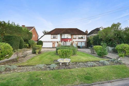 Hillingdon House | 6-Beds, Private Road, Beautiful Garden