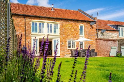 Docking House | 6 Courtyard Barn