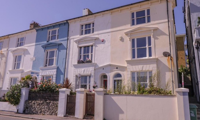 Folkestone House | 6 Gloster Terrace