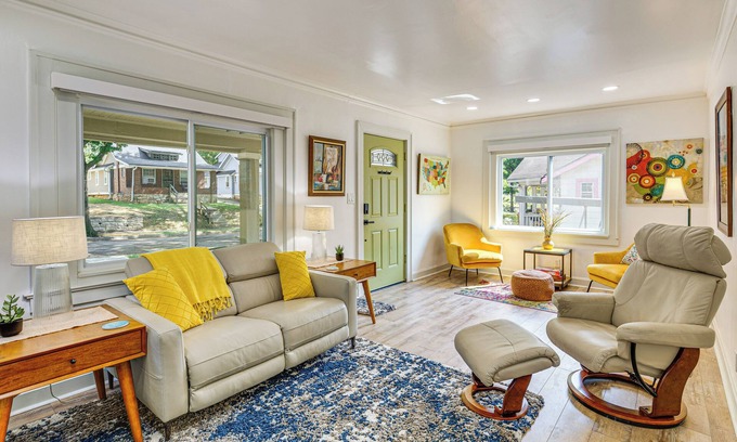 Kansas City House | 6 Mi to Arrowhead Stadium: Charming Home w/Porch!