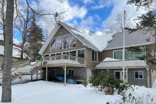 Speculator House | 6 Mi to Ski Slopes Oak View Lakefront Home!