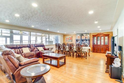 Northwest Heights House | 6 Mi to UNM Albuquerque Family Abode with Views!