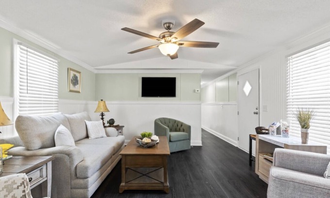 Holly Ridge House | 6 miles to Surf City Beach! Everything you need quiet work, military, vac stay