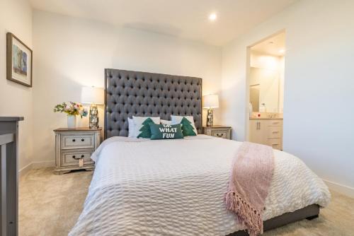Southeast Anaheim Villa | 6 Mins to Disney,3 Bedrooms House ,Pool, Wifi