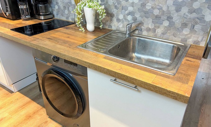 Corbeil-Essonnes Apartment | 6-person DRC apartment near Paris and Disneyland