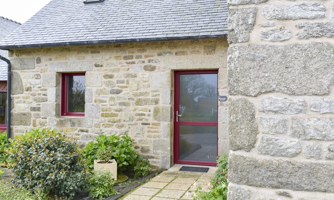 Plouarzel Cottage | 6-person gîte with disabled access and swimming pool.