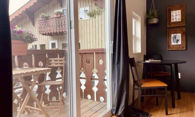 Port Angeles Apartment | #6 Sequoia King Room-Private Bath Olympic Nat. Prk