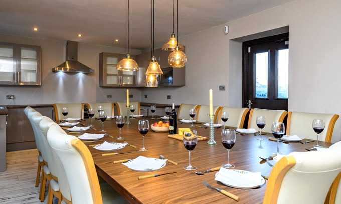 Kendal House | 6 Star Luxury Large Manor. Hot Tub, Cave Bar, Lake District,