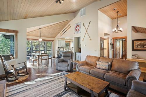 Sunriver House | 6 Sumac