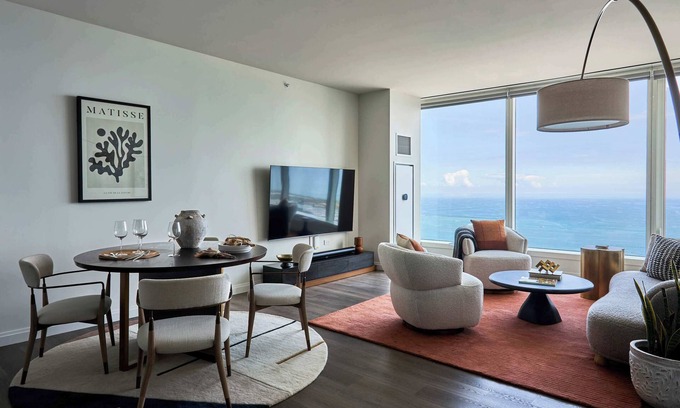 The Loop Apartment | 60 Fl Lake View Apt: An Urban Oasis in the Sky